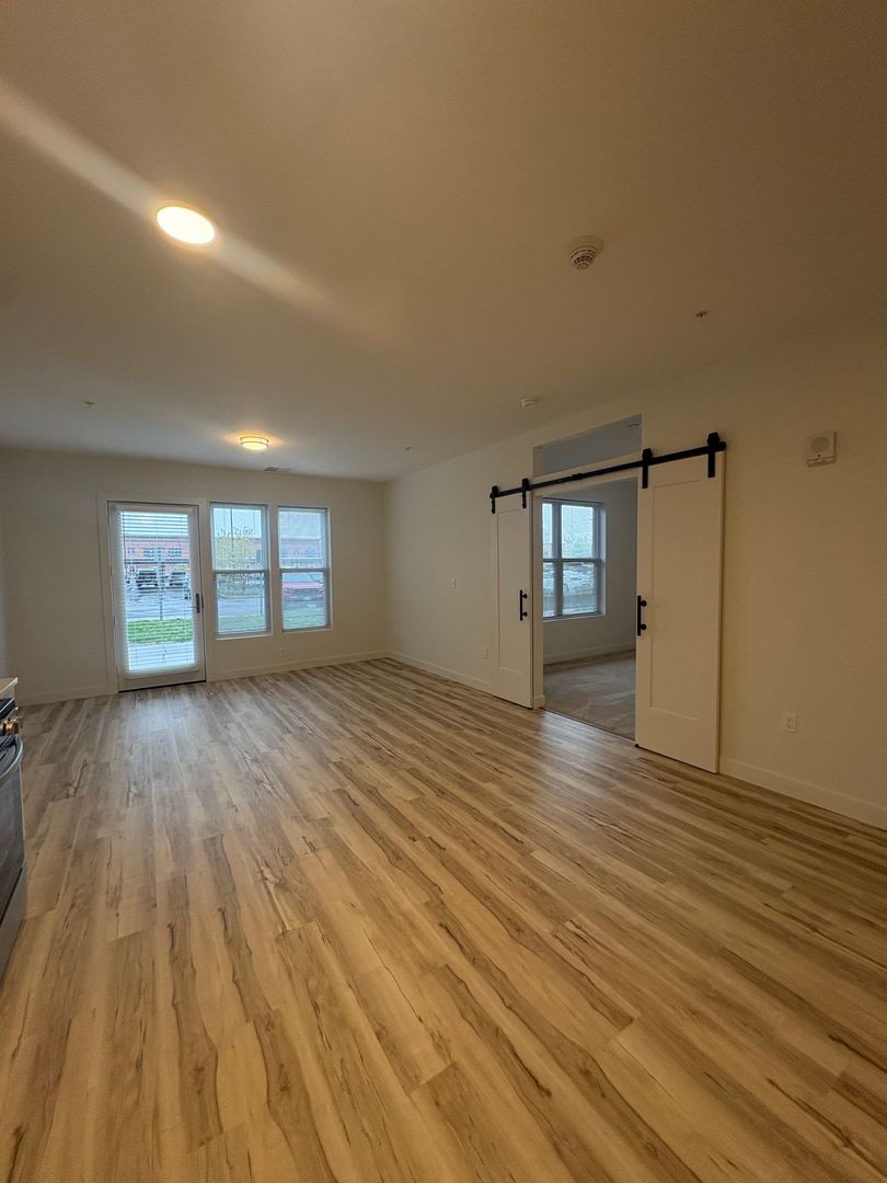 Rome Apartment: 129-143 Air City Blvd.
