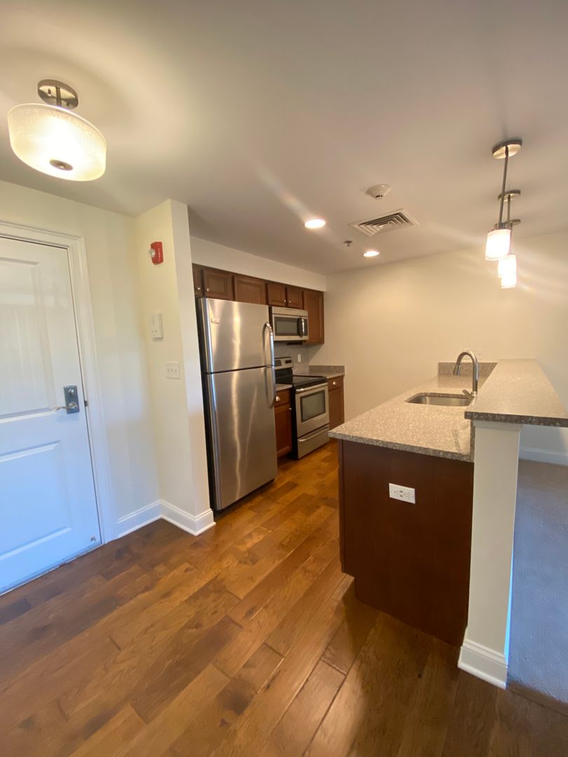 Saratoga Springs Apartment: 55 Railroad Ave