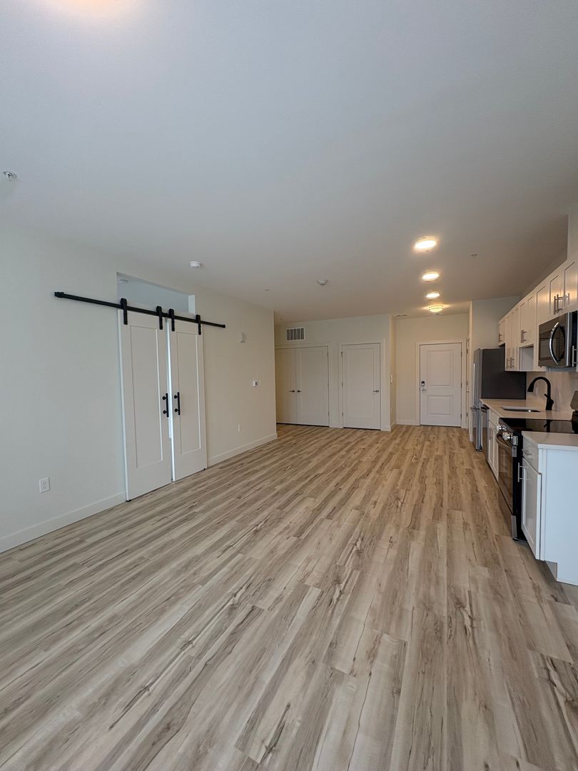 Rome Apartment: 129-143 Air City Blvd.