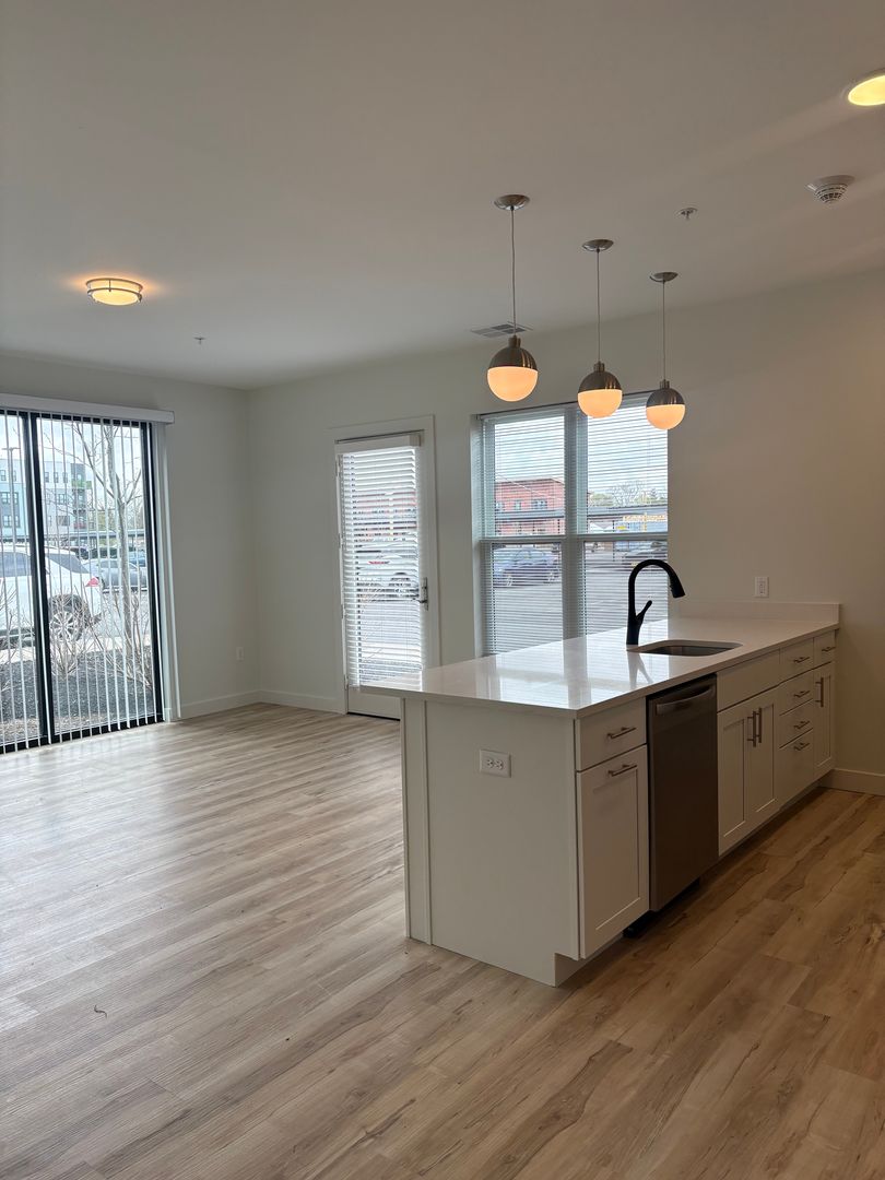 Rome Apartment: 129-143 Air City Blvd.