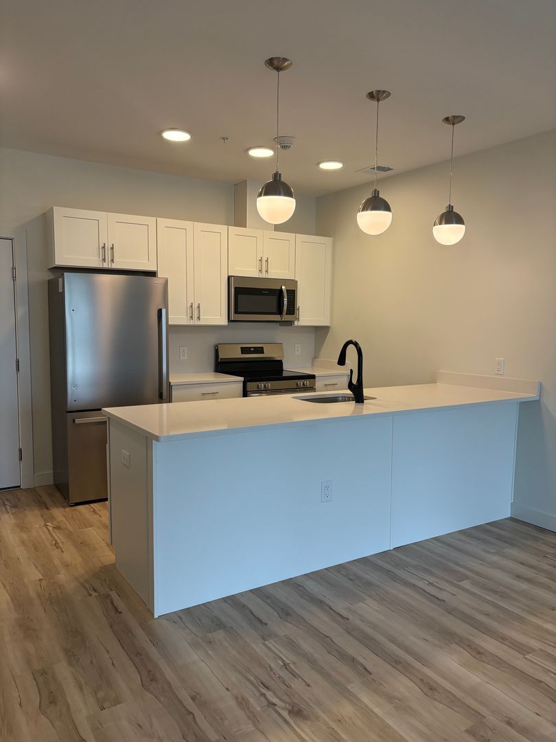 Rome Apartment: 129-143 Air City Blvd.