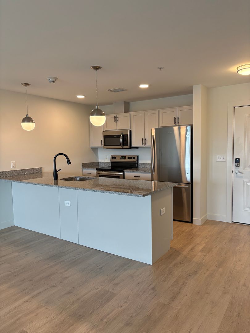 Rome Apartment: 85-86 Hangar Rd.