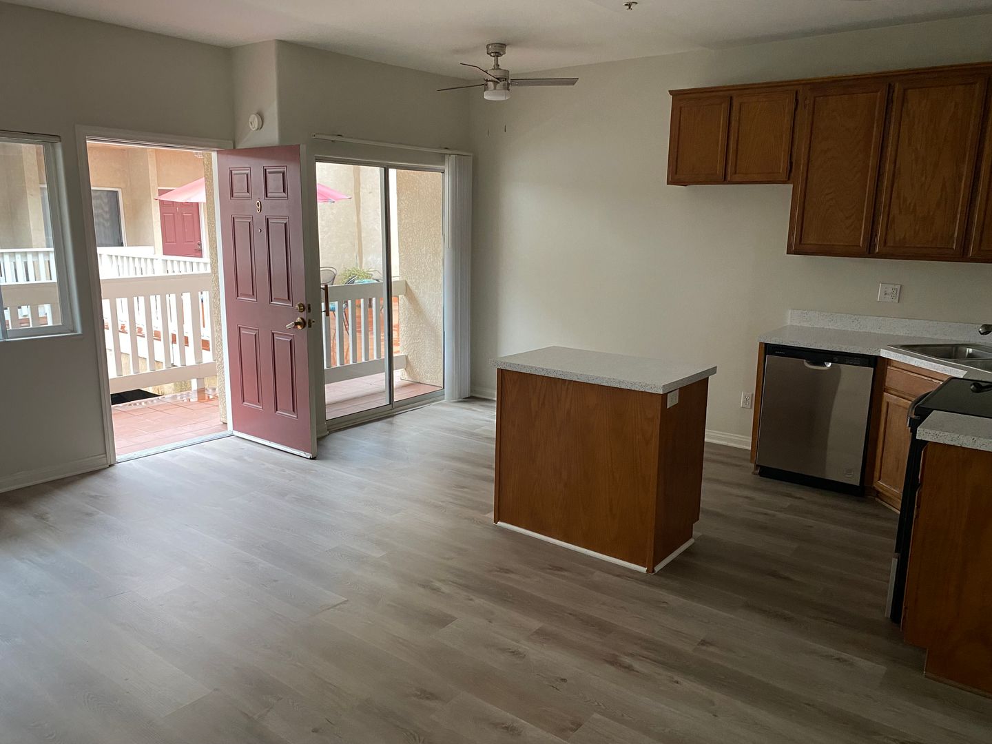 Chatsworth Apartment: 9825 TOPANGA CANYON RD