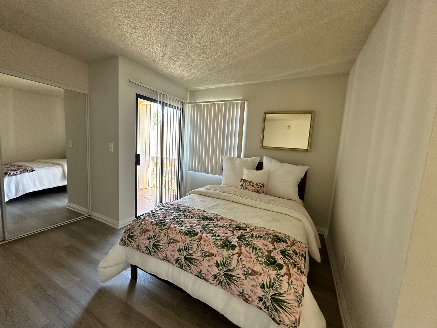 Canoga Park Apartment: 7519-7543 Vassar Ave