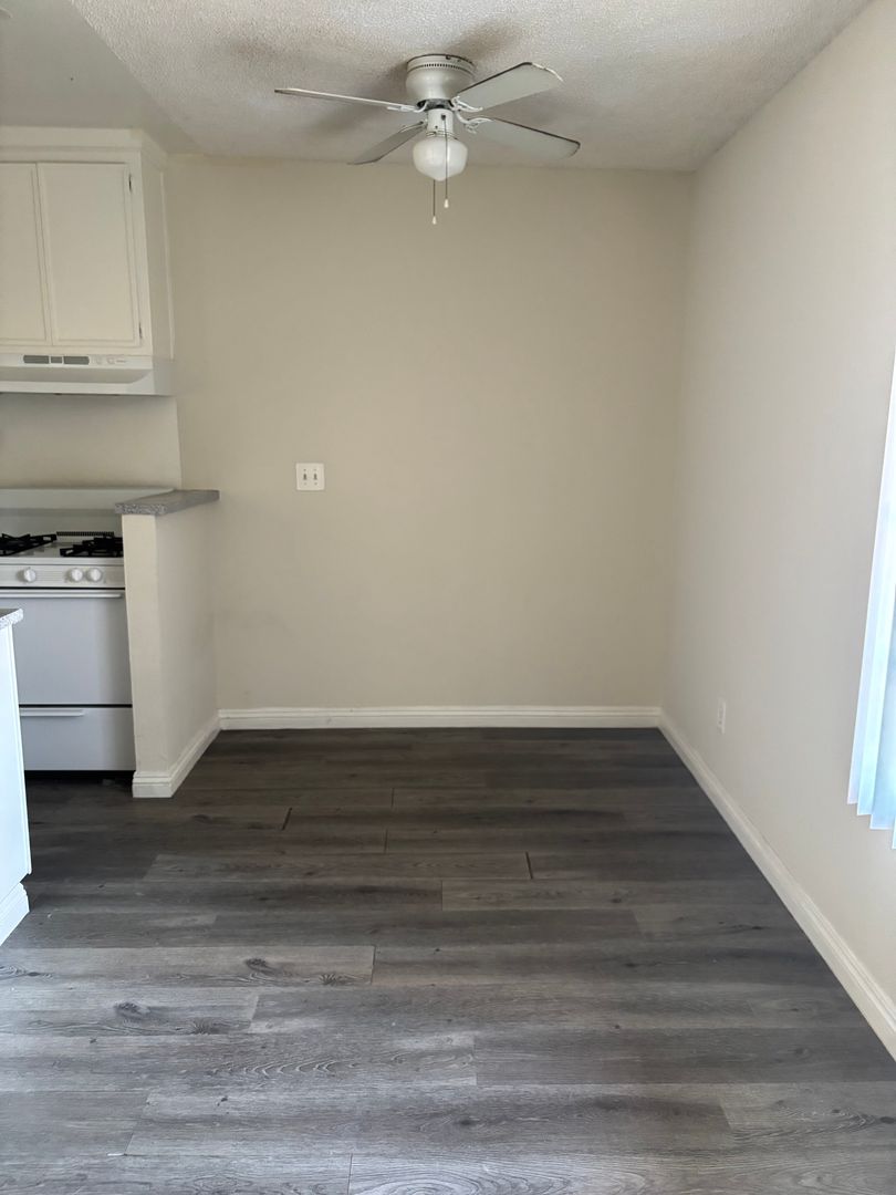 Northridge Apartment: 17816-17820 Merridy Street