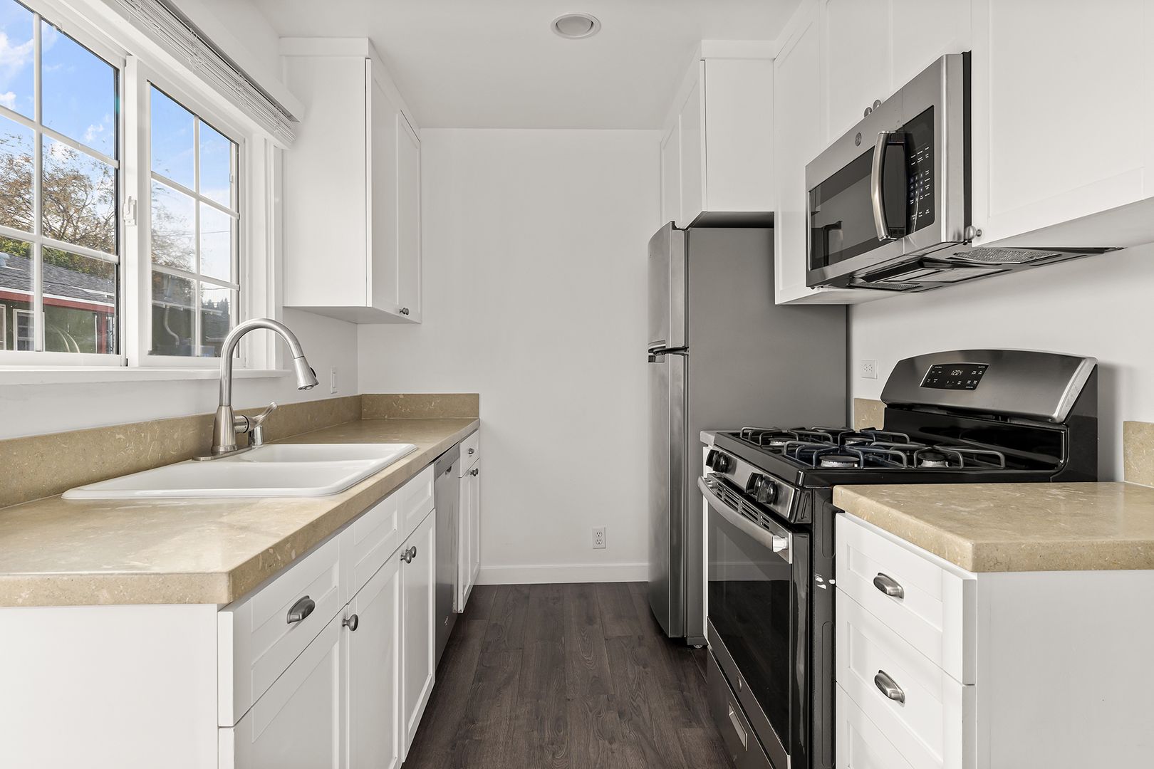 Los Angeles Apartment: 8411-8413 Lilienthal Ave.
