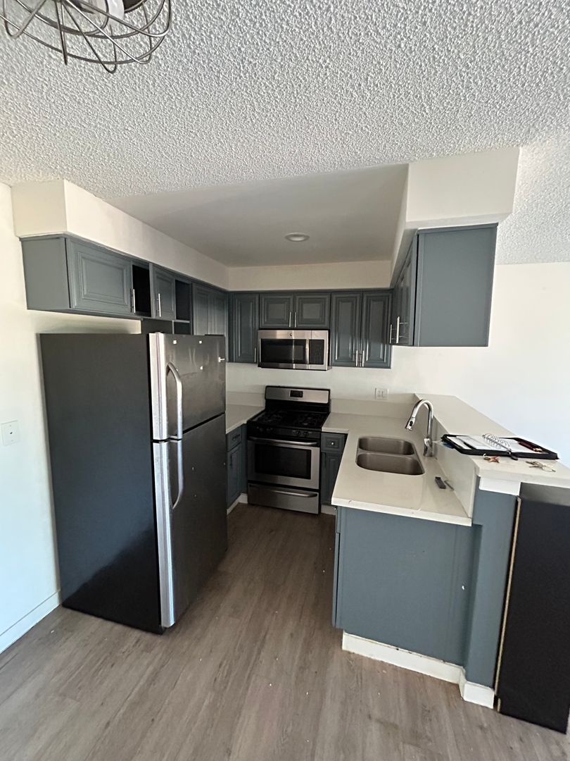 Hawthorne Apartment: 12128 Ramona Ave