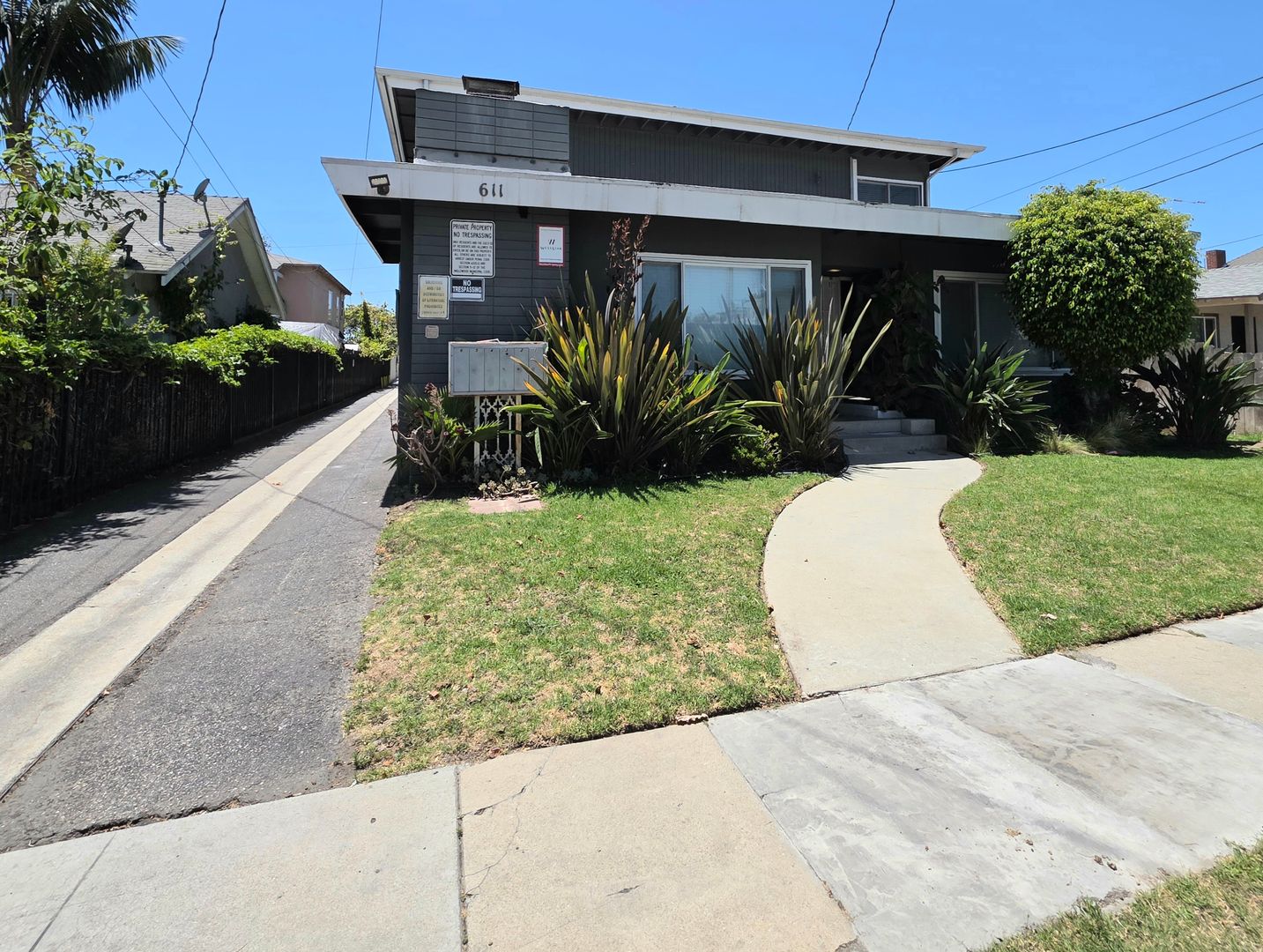 Inglewood Apartment: 611 S. Fir Avenue