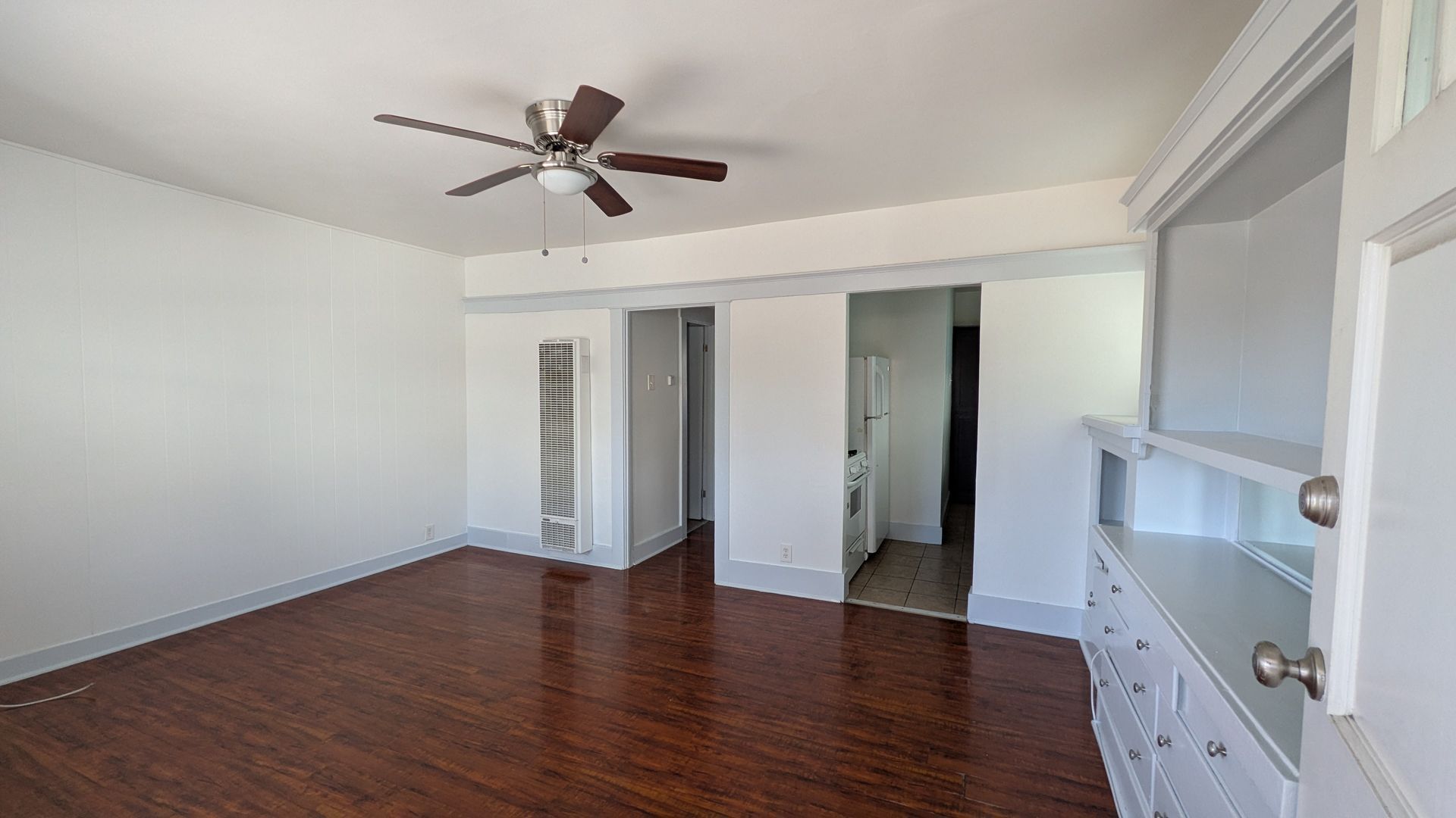 Long Beach Apartment: 431 1/2 Walnut Ave.