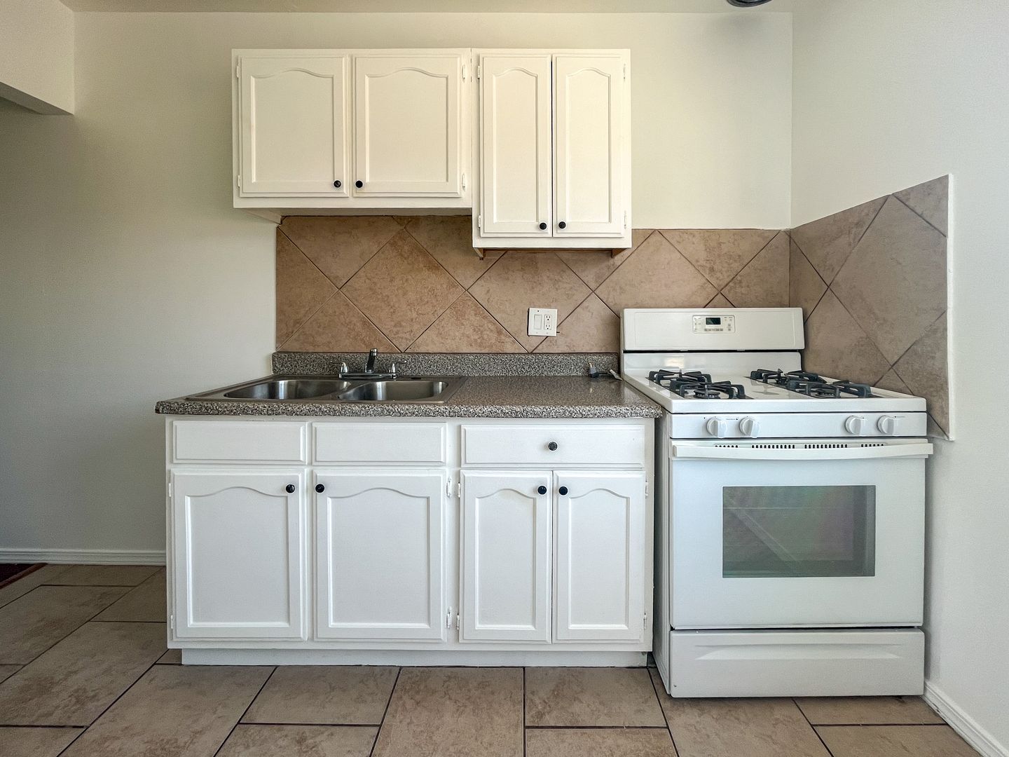 Hawthorne Apartment: 4240 El Segundo Blvd