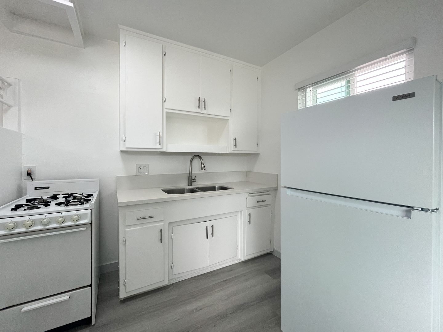 Hawthorne Apartment: 12312 Manor Drive