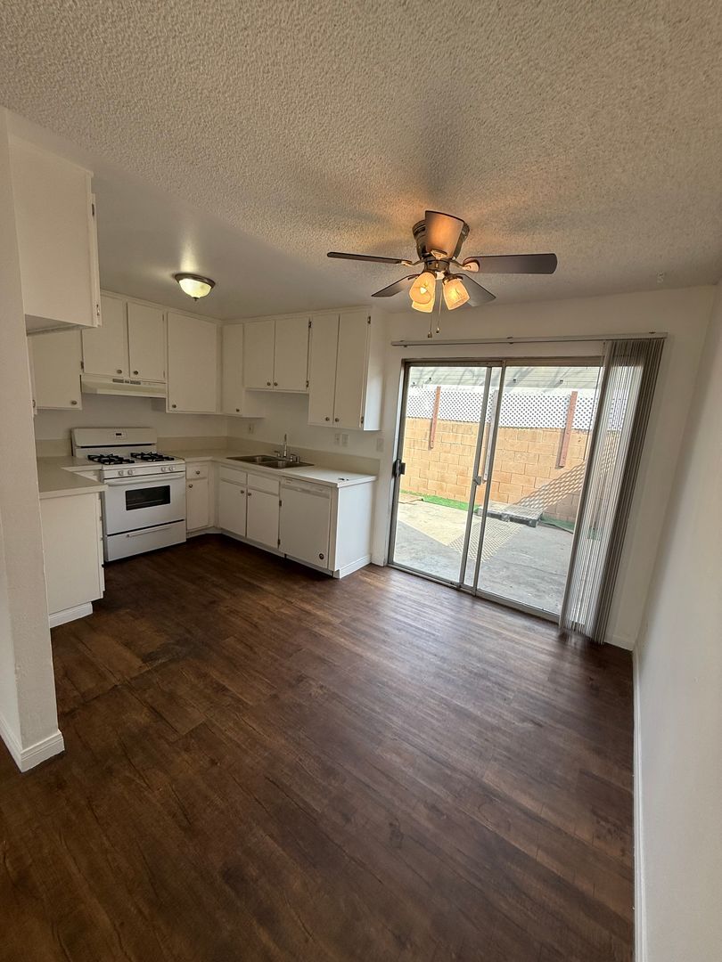 Lakewood Apartment: 20810 Arline Ave
