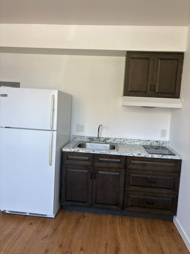 La Puente Apartment: 248 N 1st St