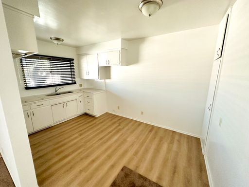 Cozy 1 Bedroom with Covered Parking in Los Angeles! – photo 1