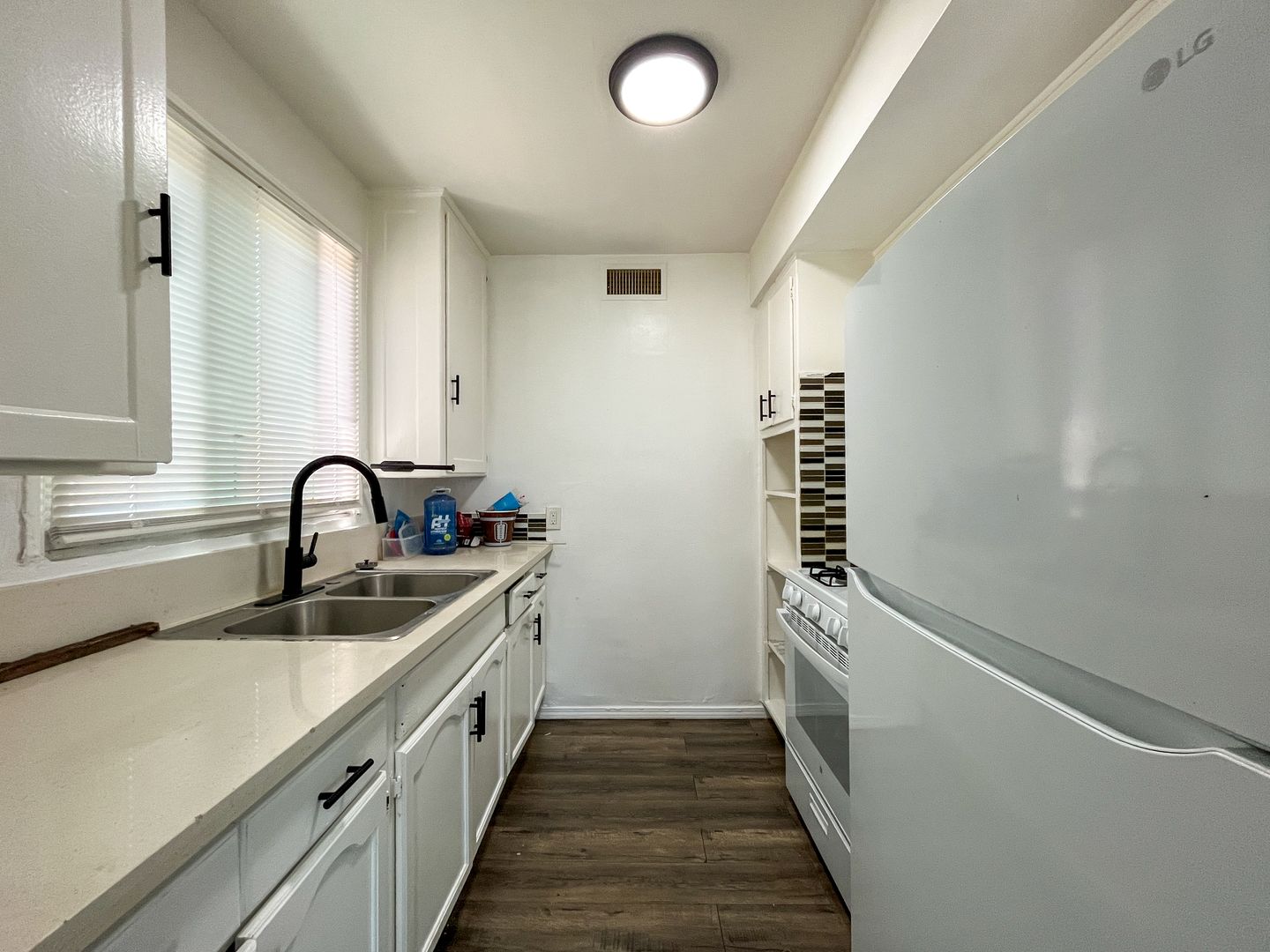 Inglewood Apartment: 3401 W 84th Place