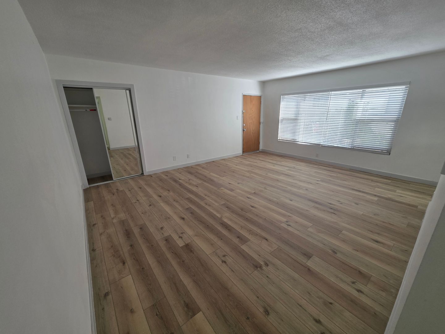 Inglewood Apartment: 833 Victor Ave.