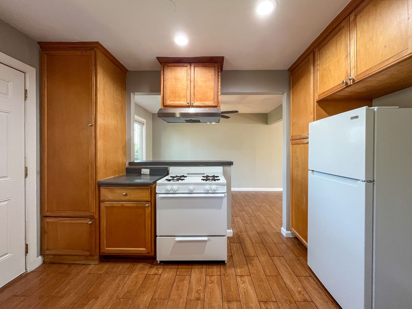 Inglewood Apartment: 11303 S Lemoli Ave