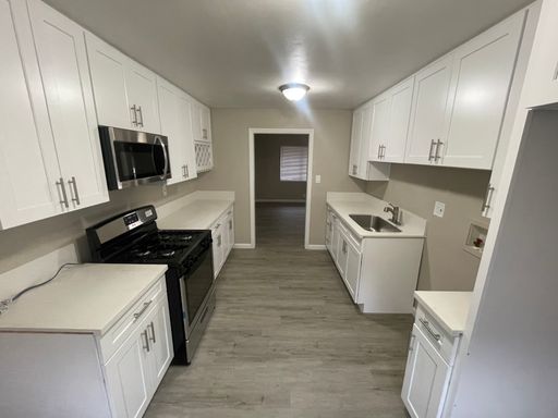 Renovated 2 Bed/1 Bath **$2295**Parking Available!!
