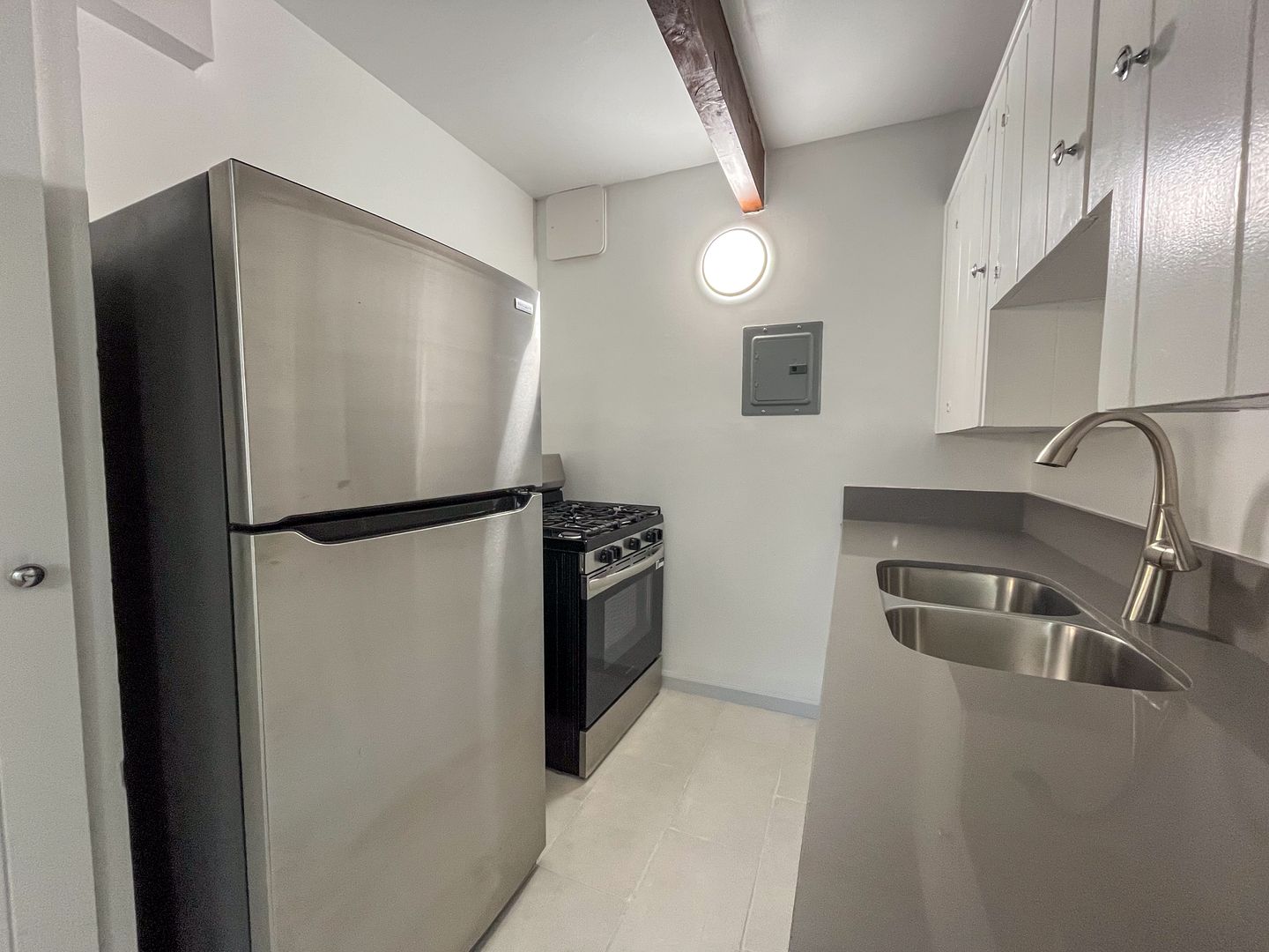 Los Angeles Apartment: 3600 - 3610 Carmona Ave