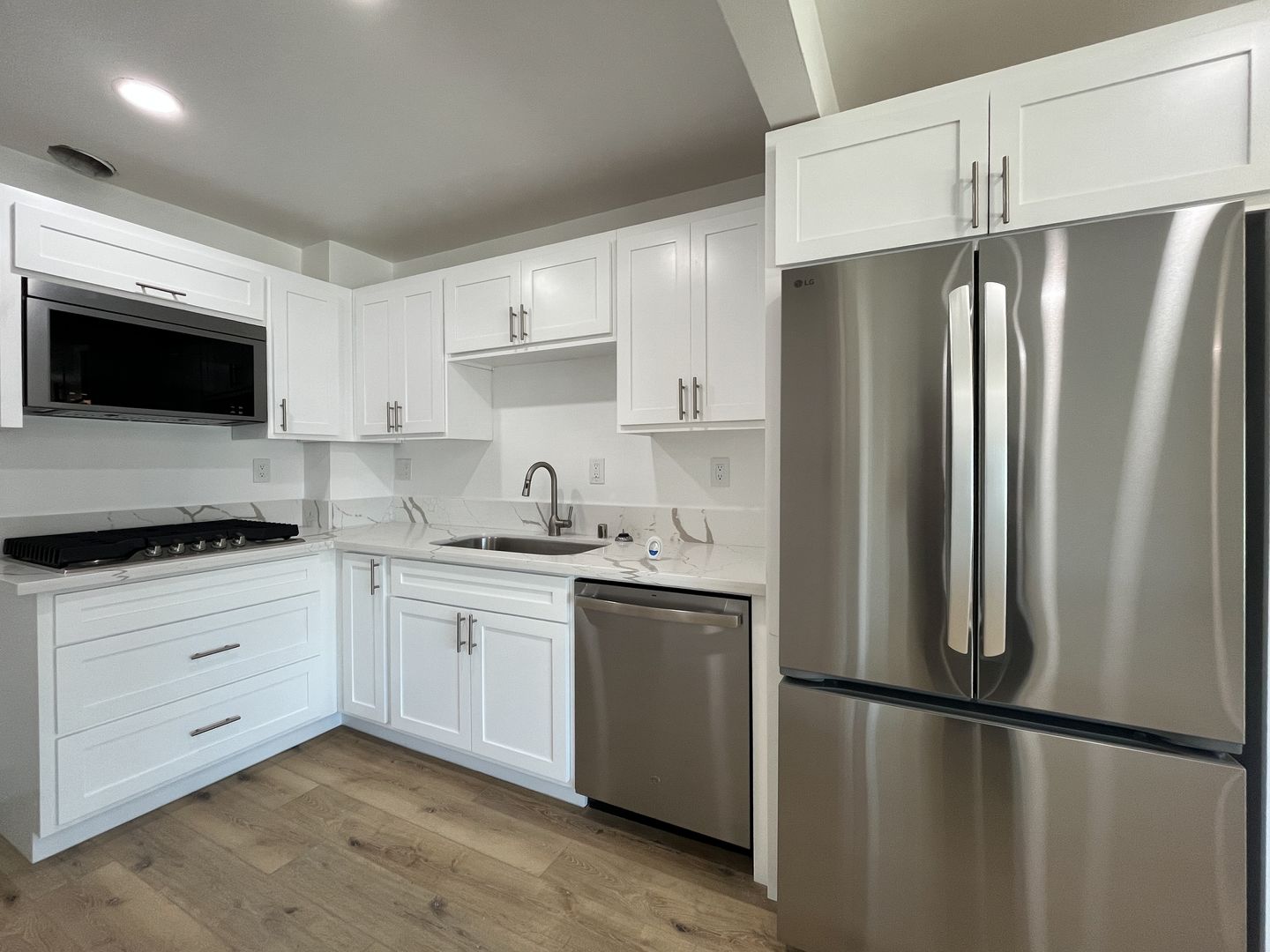 Redondo Beach Apartment: 1714 Camino de la Costa