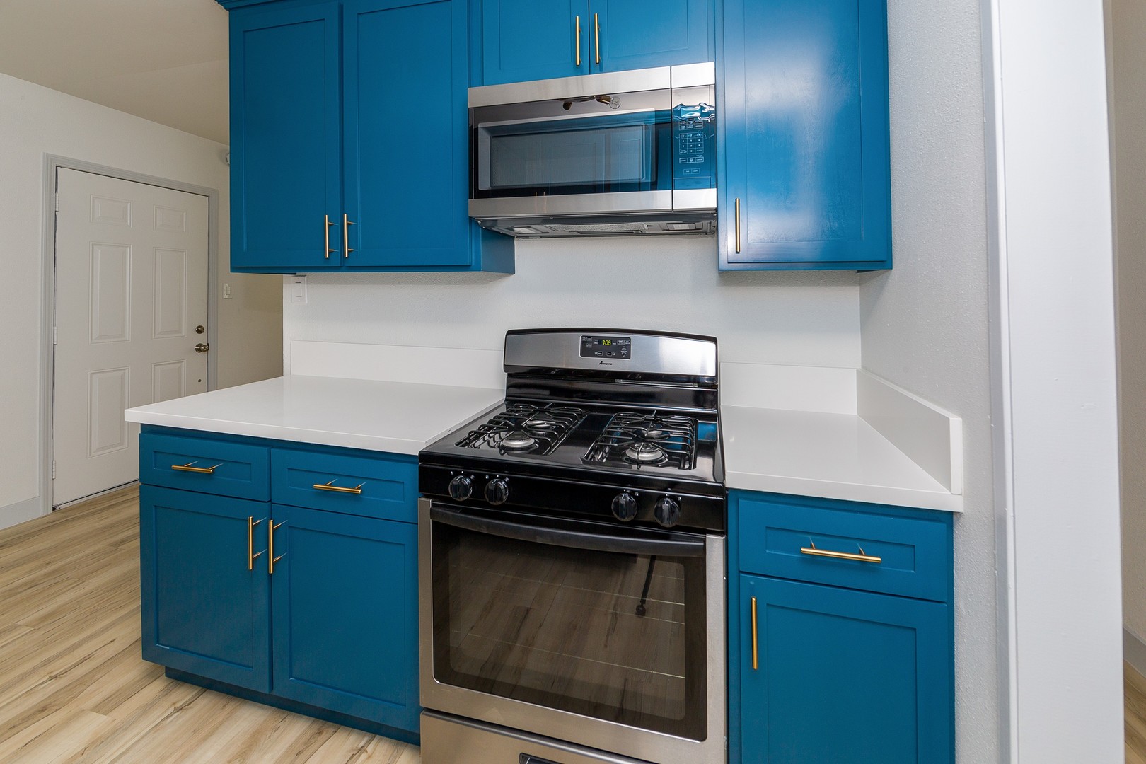 Signal Hill Apartment: 1972 Junipero Avenue