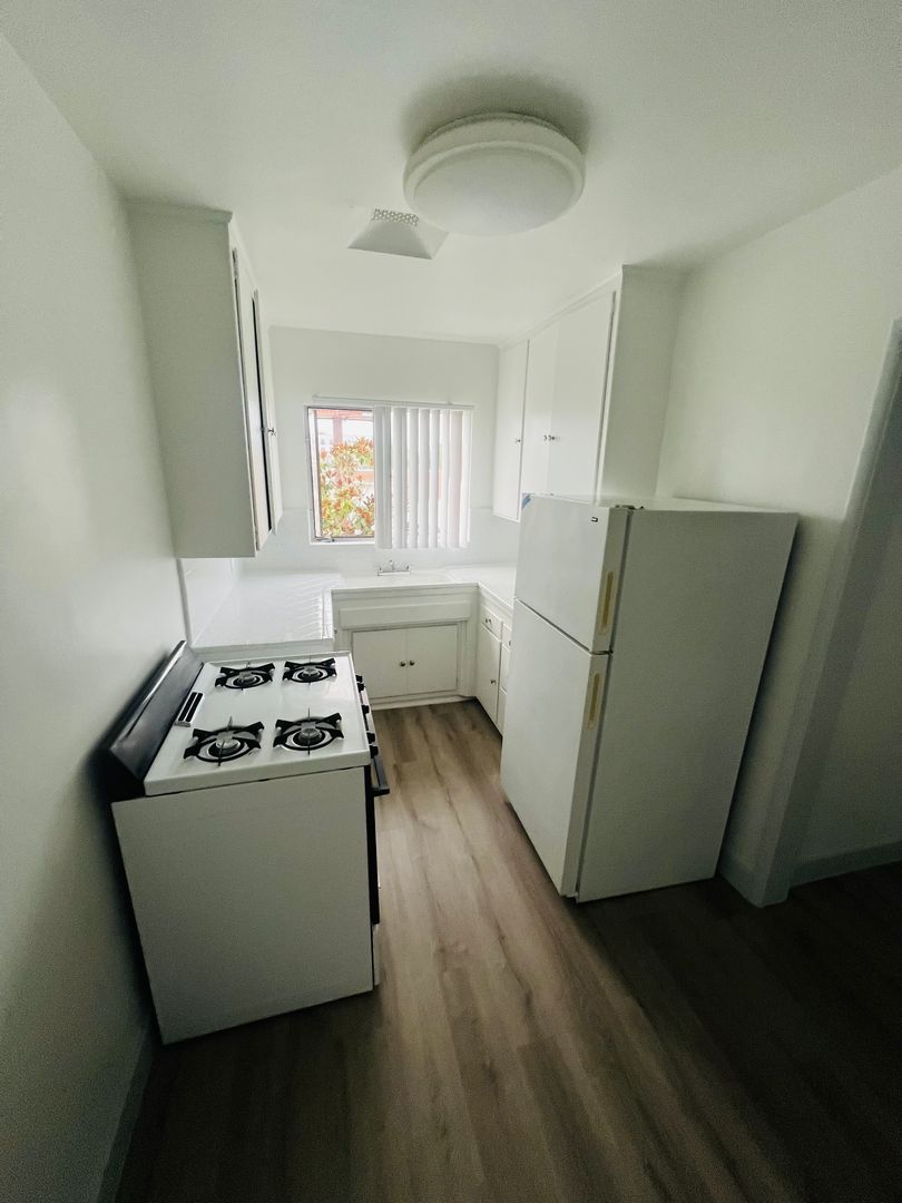 Los Angeles Apartment: 5919-5925 Crenshaw Blvd.