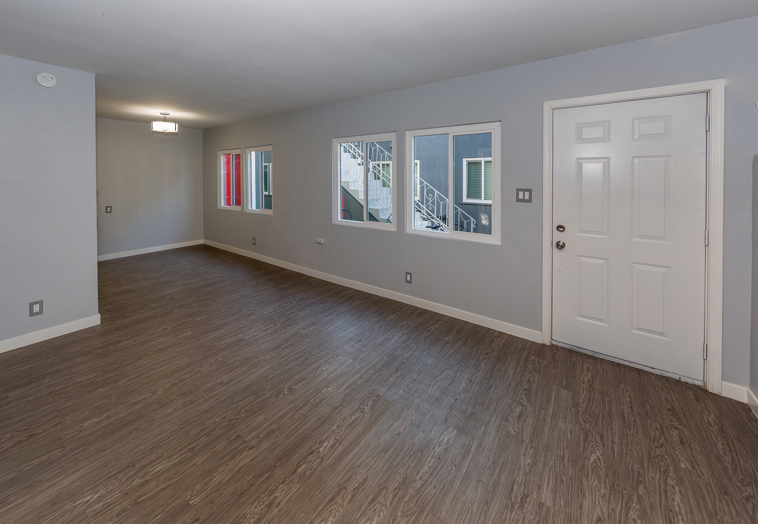 Long Beach Apartment: 1600-1602 Cedar Avenue