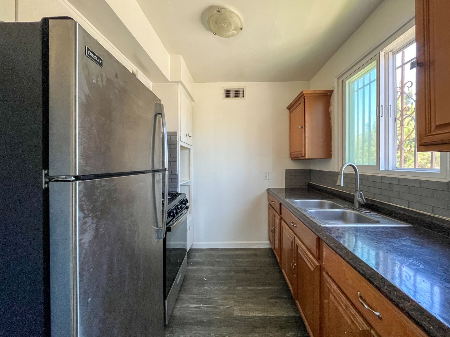 Inglewood Apartment: 3401 W 84th Place