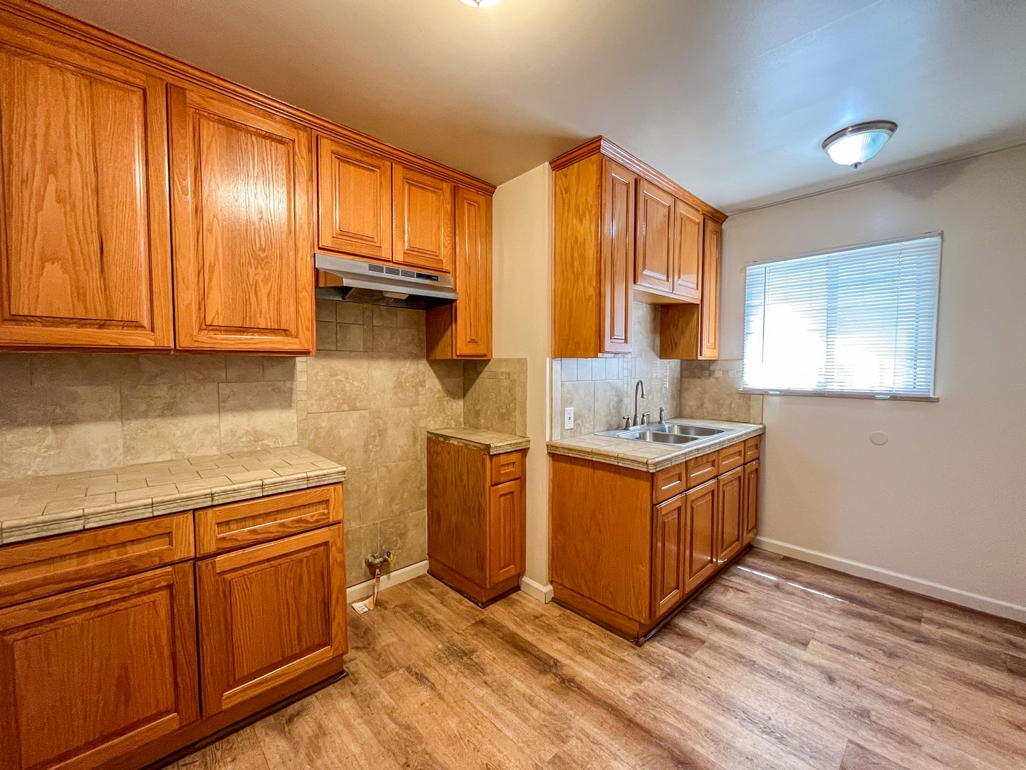 Los Angeles Apartment: 6605 S Van Ness Ave.