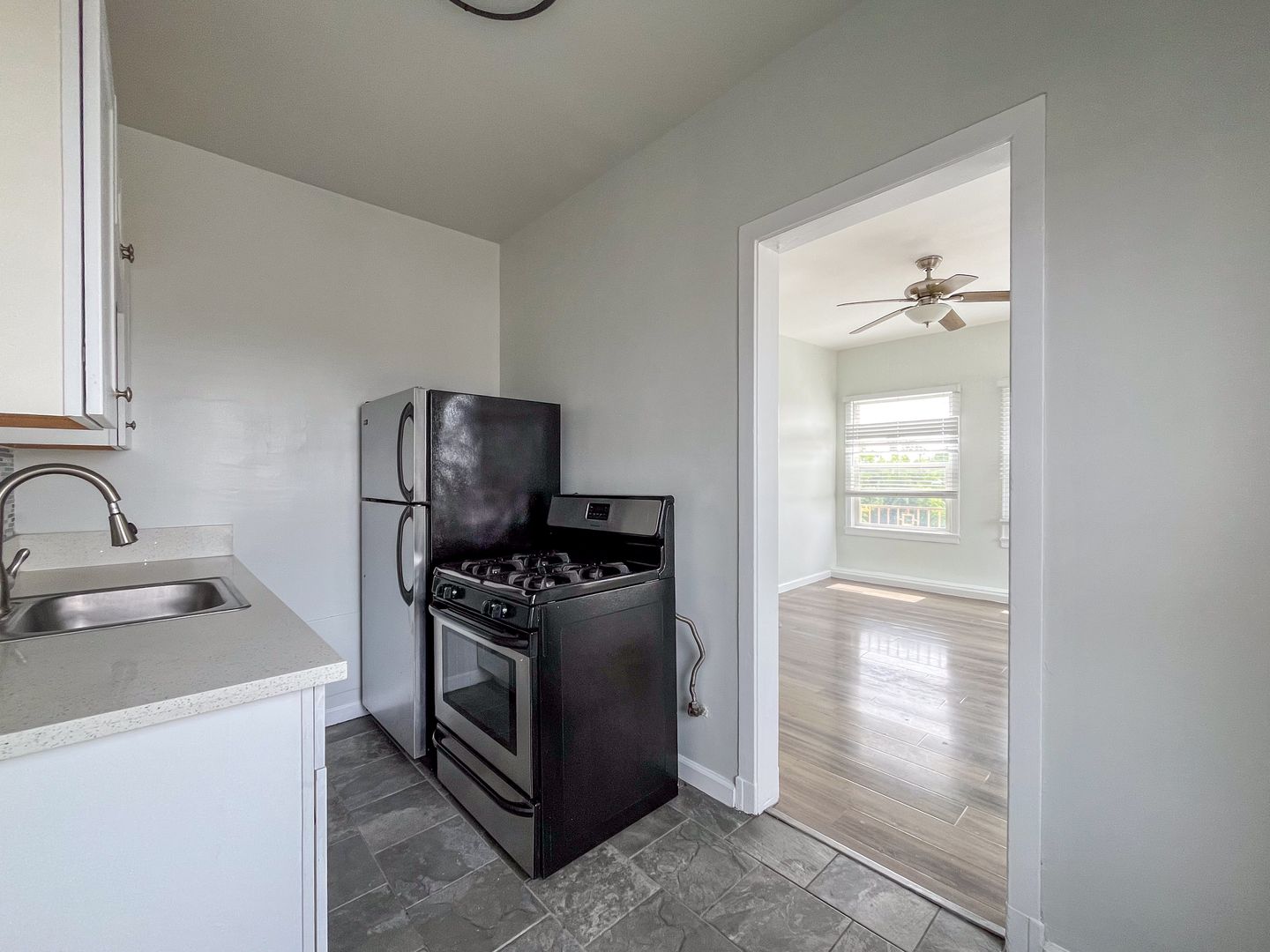 Los Angeles Apartment: 301-307 Rampart Blvd