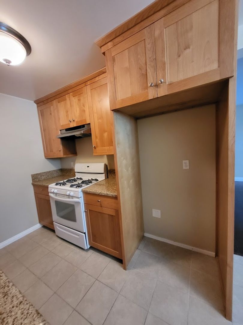 Inglewood Apartment: 218-224 W. Olive St.