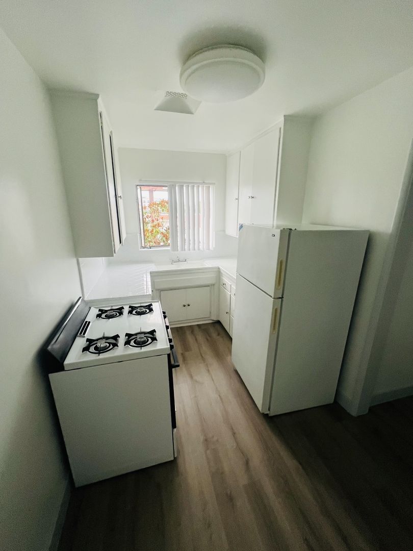 Los Angeles Apartment: 5919-5925 Crenshaw Blvd.