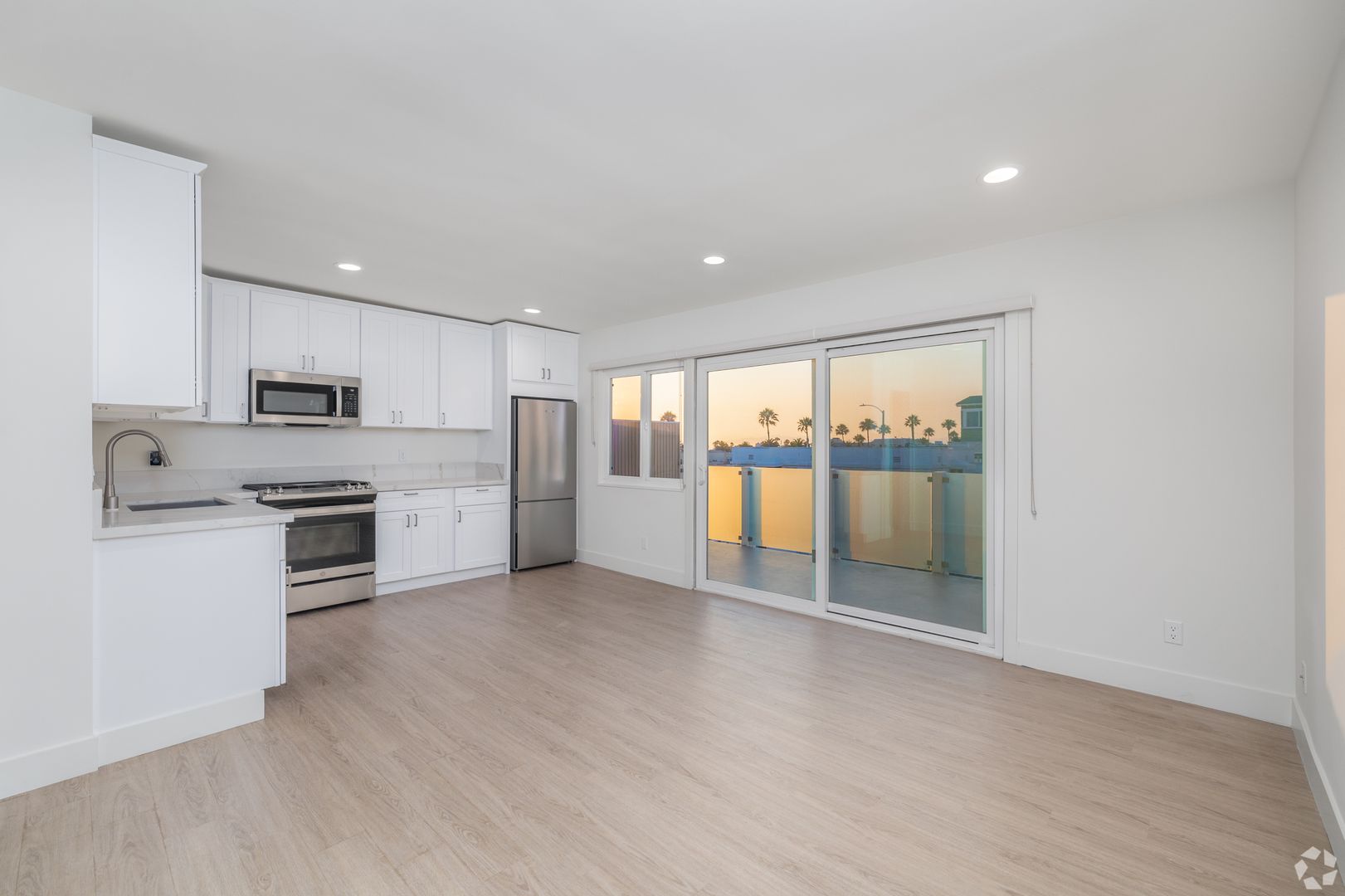 Hermosa Beach Apartment: 150 10th St