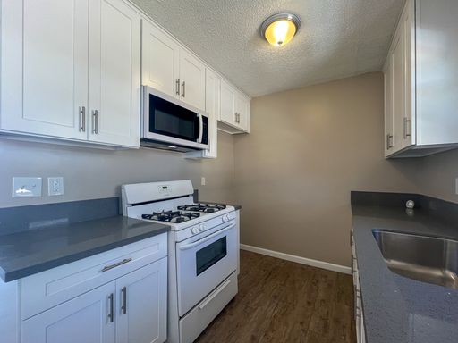 Spacious 2 Bed 1 Bath $2250 – photo 1
