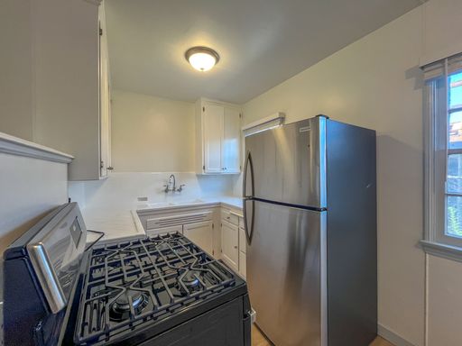 Beautiful 1 bedroom Apartment Must See!!! – photo 1
