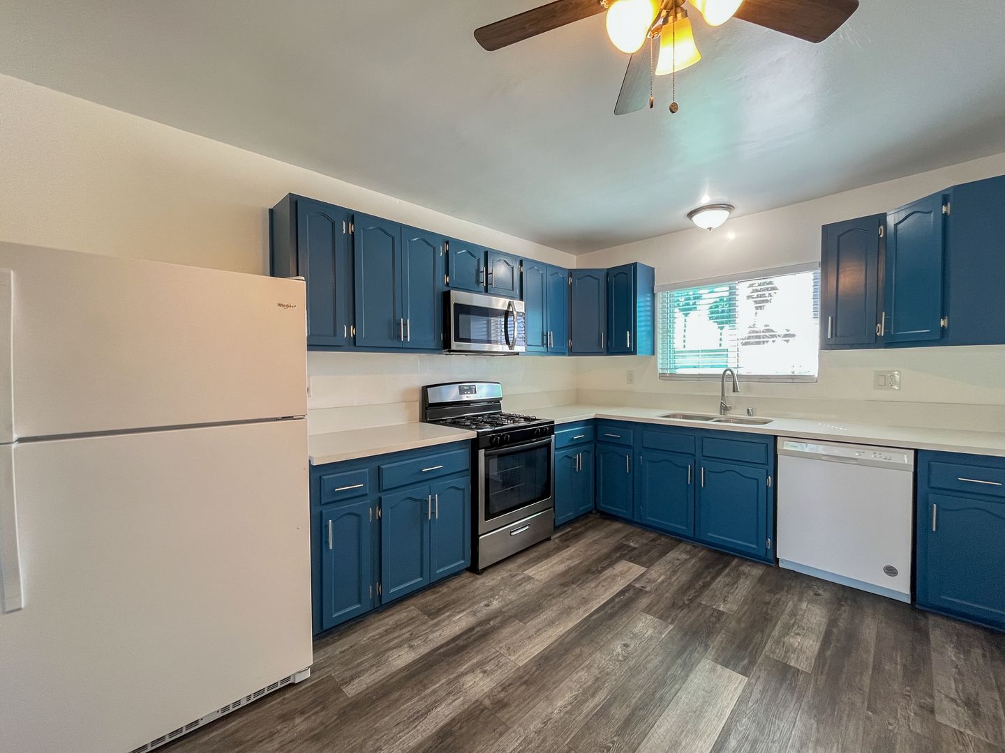 Long Beach Apartment: 1335 Stanley Ave