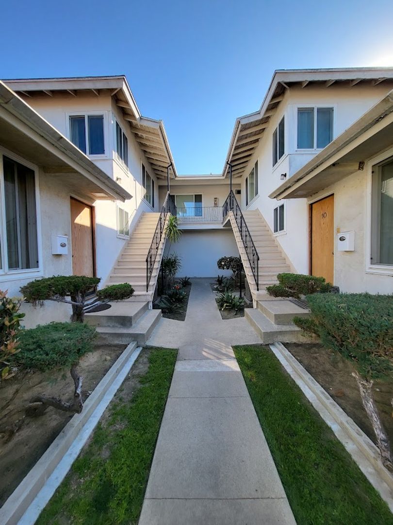 Inglewood Apartment: 218-224 W. Olive St.