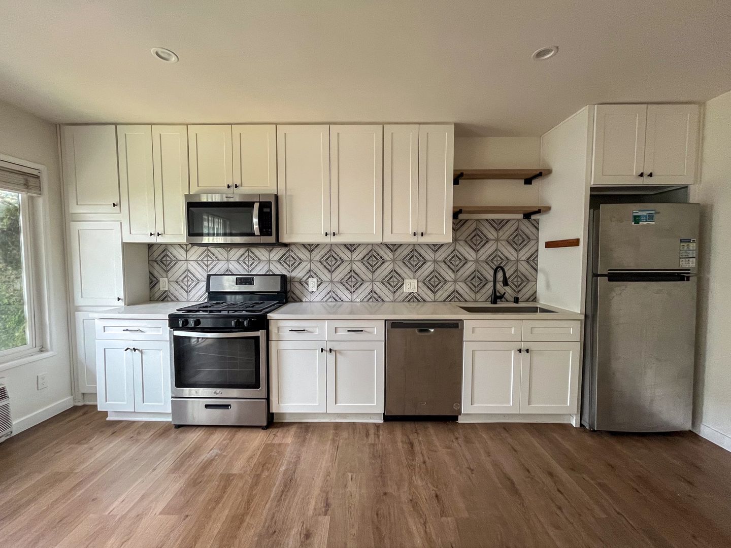 Los Angeles Apartment: 3814 S Bronson Ave