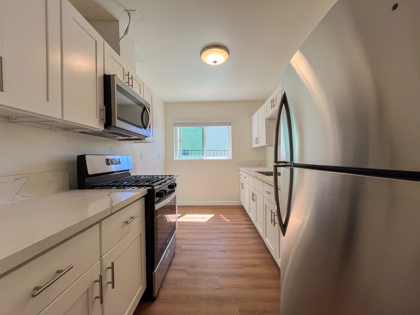 Los Angeles Apartment: 4000 Nicolet Ave