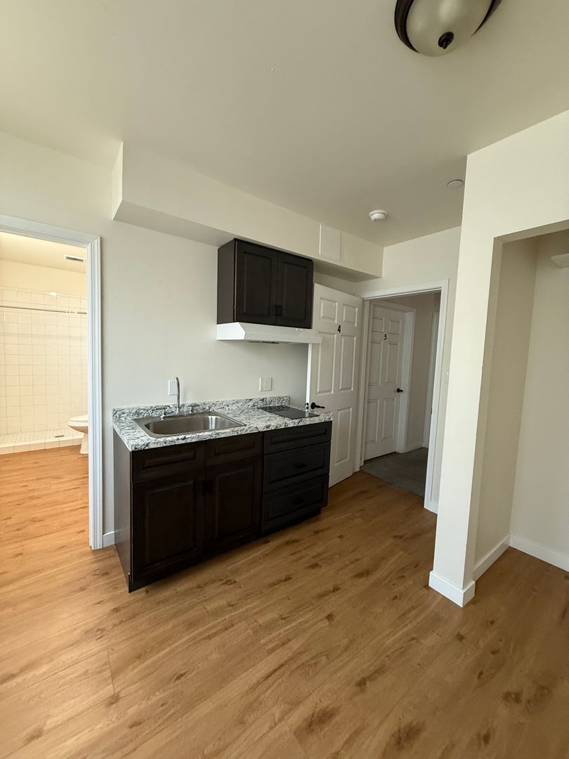 La Puente Apartment: 248 N 1st St