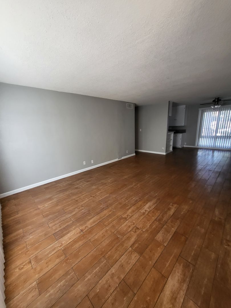 Inglewood Apartment: 3216 W. 99th Street