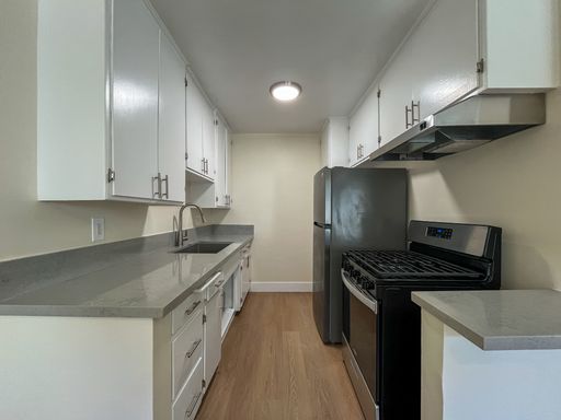 Move-In Special! Spacious 2 Bed, 2 Bath Apartment with Stainless Steel Appliances in Los Angeles – photo 1