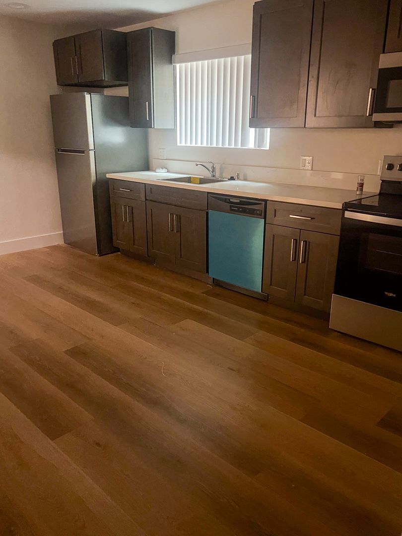 Los Angeles Apartment: 610 N Soto St