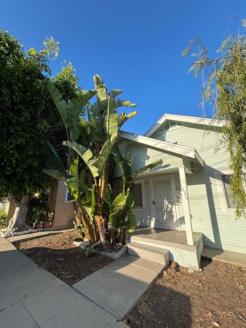 San Pedro Apartment: 1602-1620 S. Centre St.