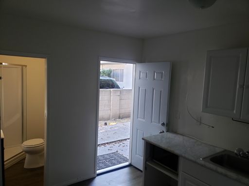 Sleeper Unit One Person Only**$850**UTILITIES AND PARKING Available!