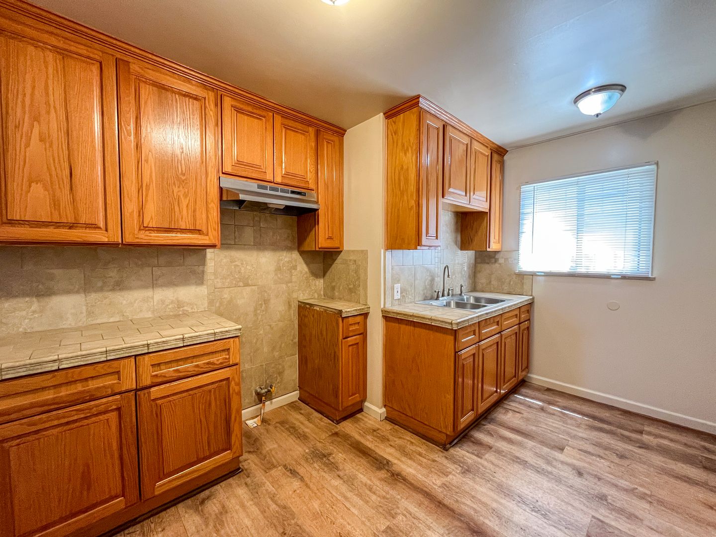 Los Angeles Apartment: 6605 S Van Ness Ave.