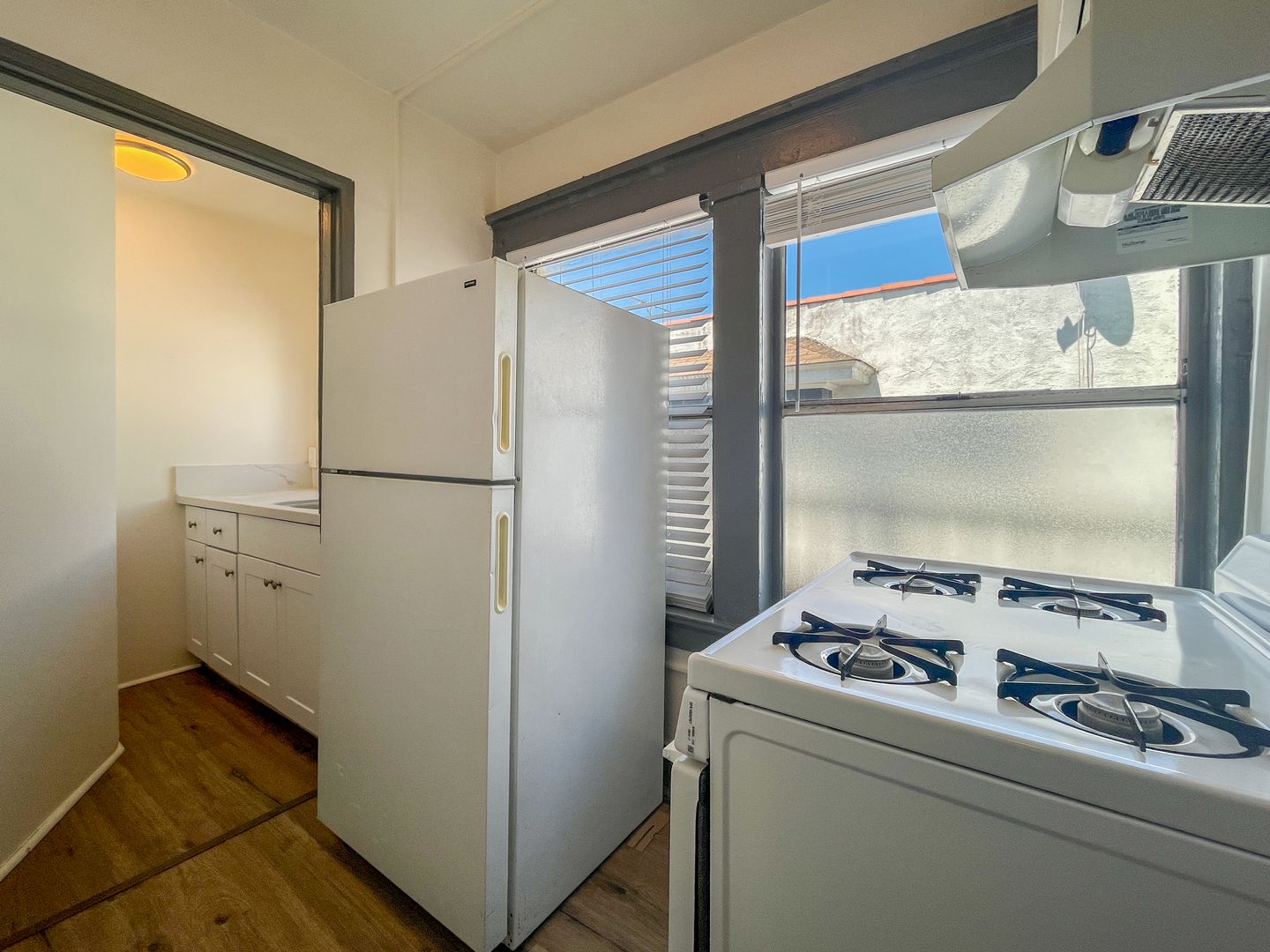 Los Angeles Apartment: 2694 James M. Wood Blvd.