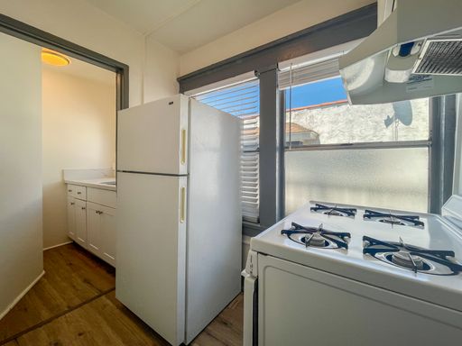 Comfortable Studio Living in the Heart of Los Angeles – photo 1