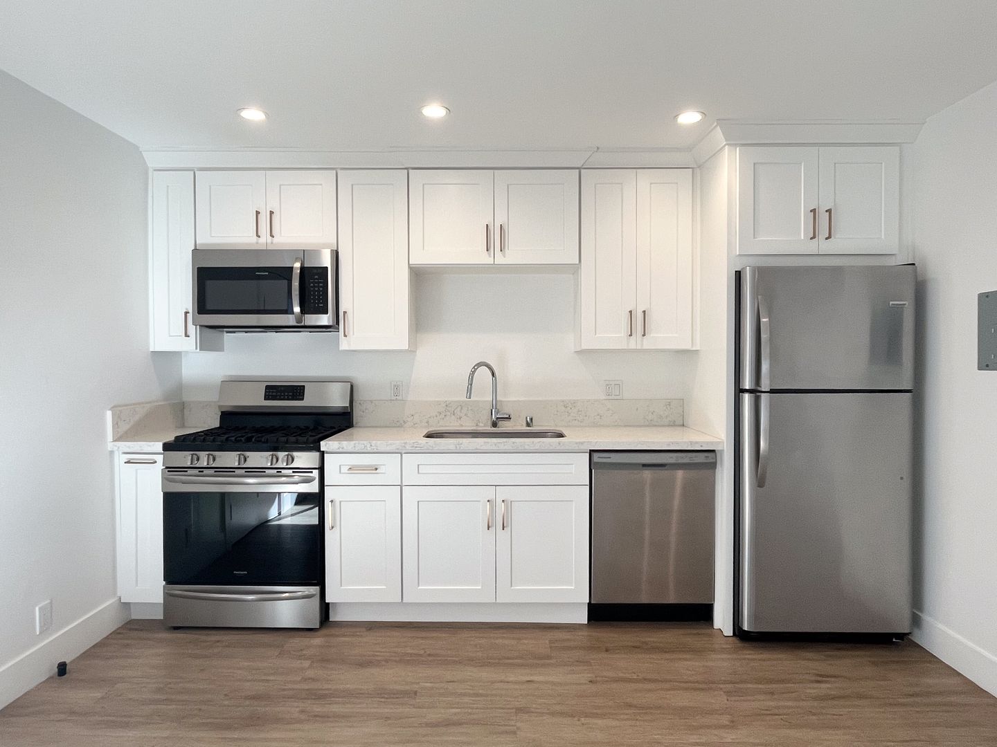 Hermosa Beach Apartment: 350 Hermosa Avenue