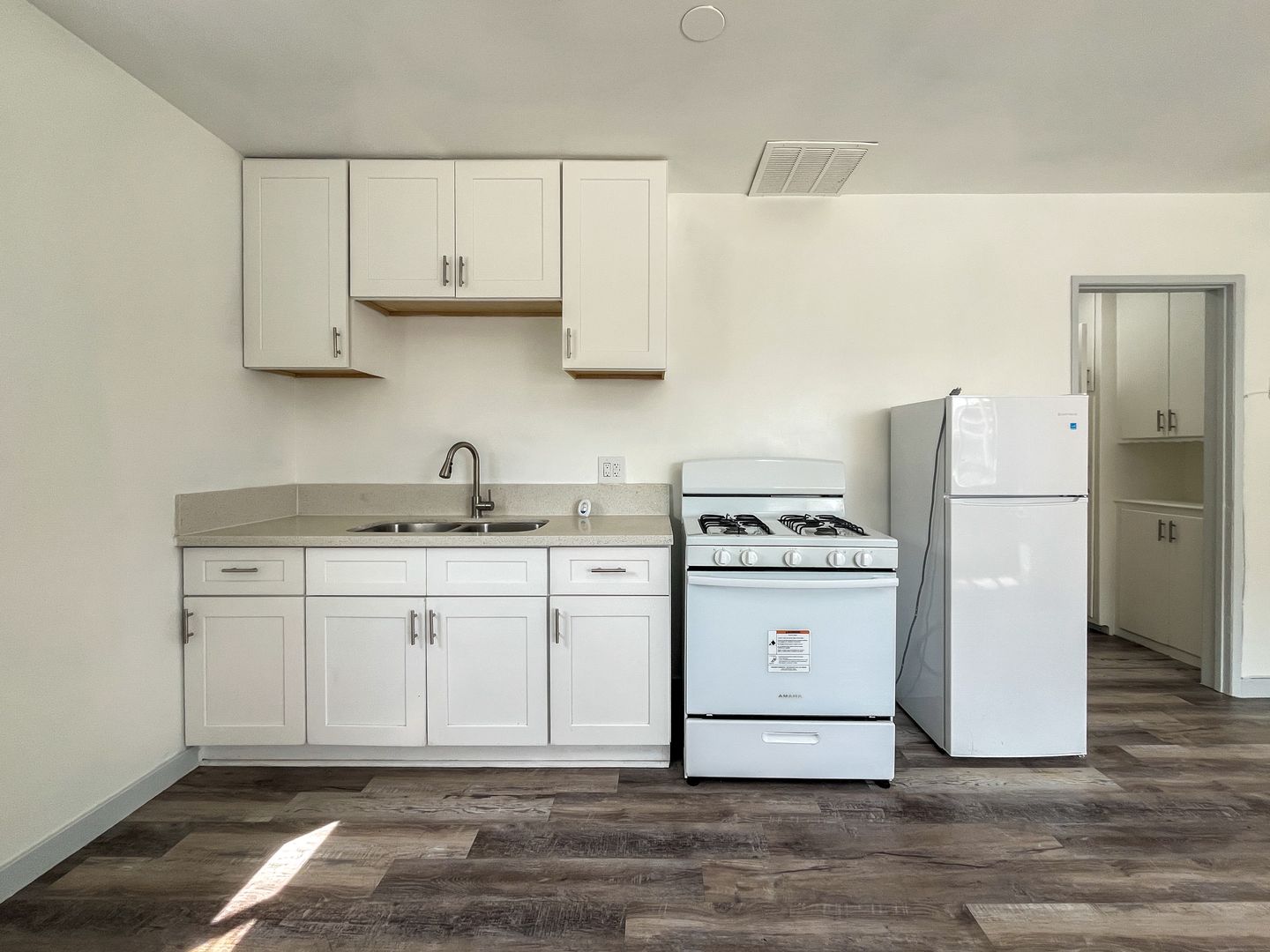 Hawthorne Apartment: 12312 Manor Drive